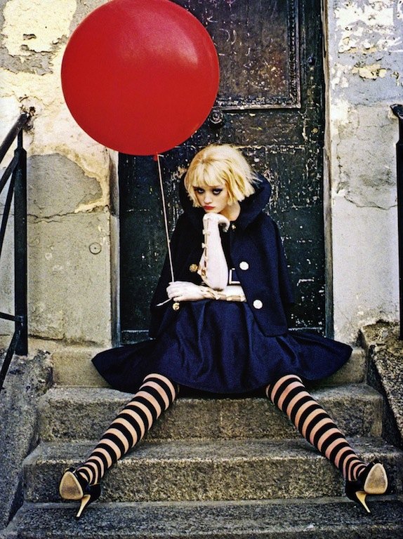 Pure Wonder Olya Ivanisevic red balloon Ellen von Unwerth Vogue Italia 11