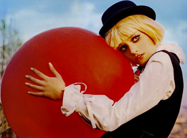 Pure Wonder Olya Ivanisevic red balloon Ellen von Unwerth Vogue Italia 4
